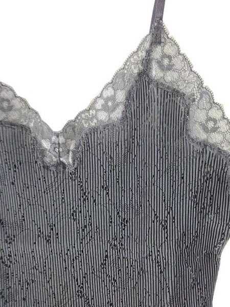 【スリップ】3L-80サイズ|コスミックグレー|肩紐調節可|胸元・脇から背中レース|全体ギャザー加工|透かし柄