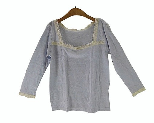 【アンダーシャツ】レディース｜LLサイズ｜八分袖｜ソフトブルー｜襟廻りレース｜胸元レース｜トップリボン｜袖口レース
